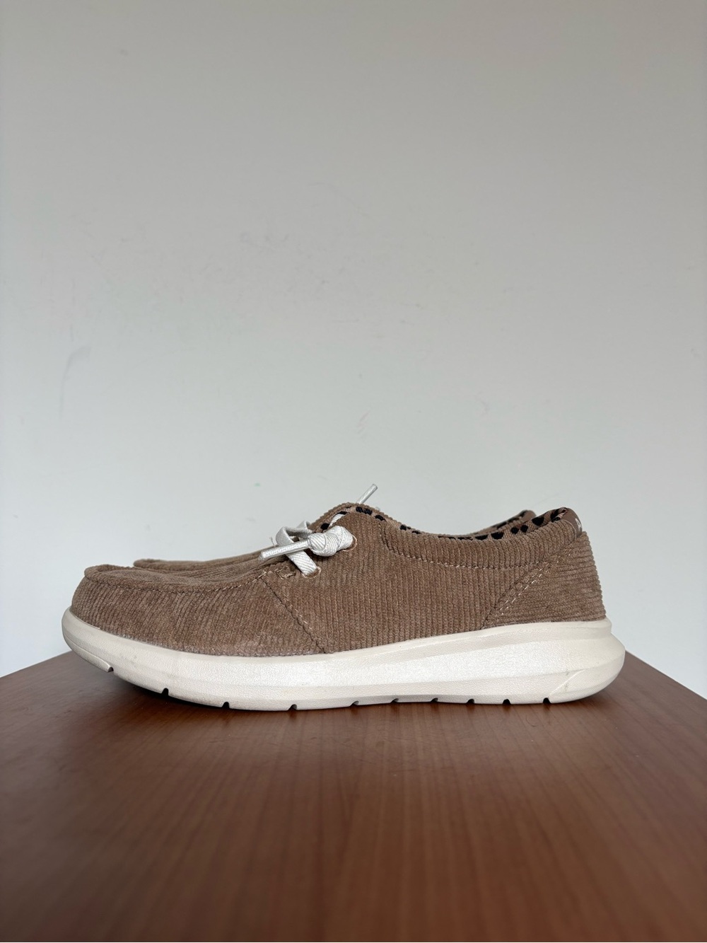 Ariat Women's Hilo Shoes in Tan Corduroy size 6.5 Slip on Comfort Boat Shoe - Picture 9 of 9